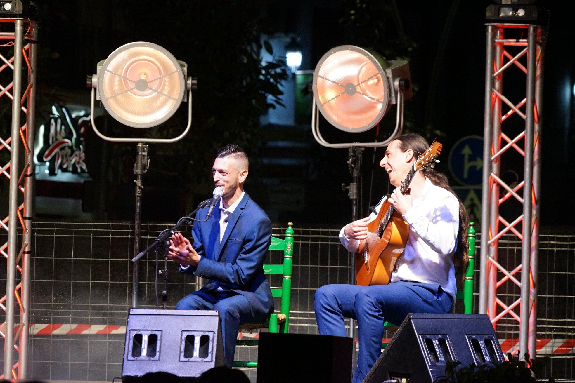 VELA Y CHICANO